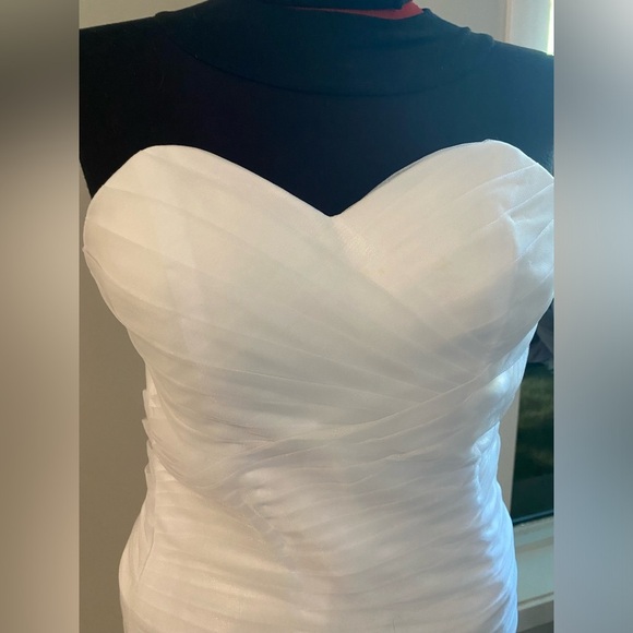 - White mermaid, form fitting, wedding dress - Picture 2 of 4